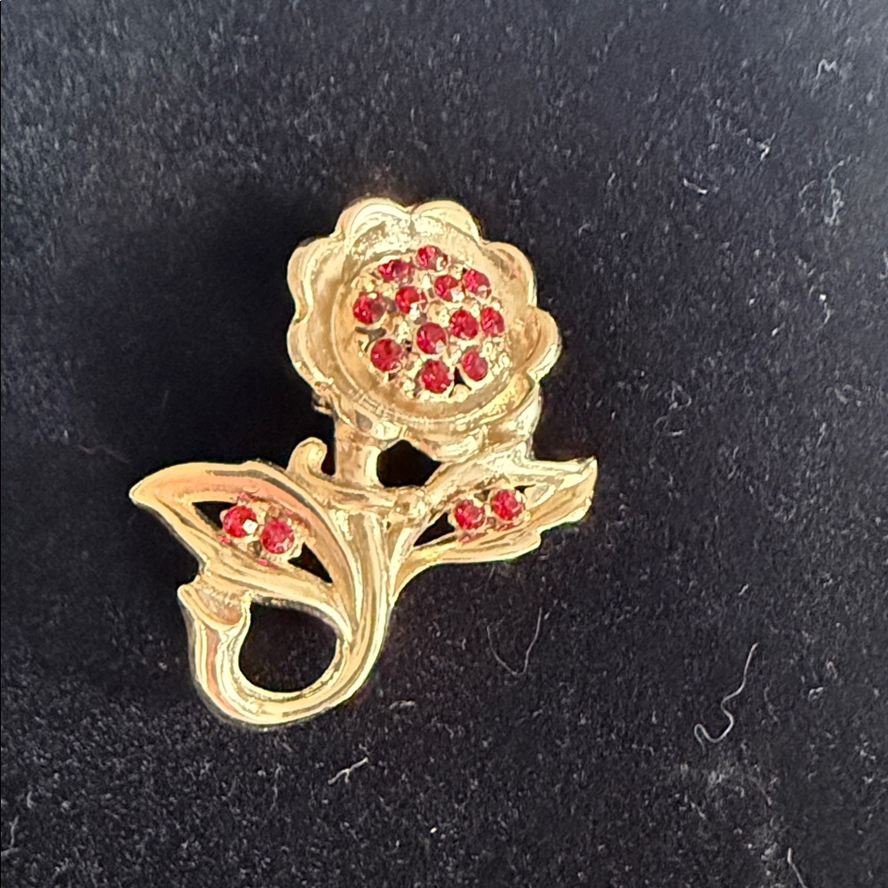 Vintage Gold Toned and Red Floral Jewelry Set - Picture 5 of 11